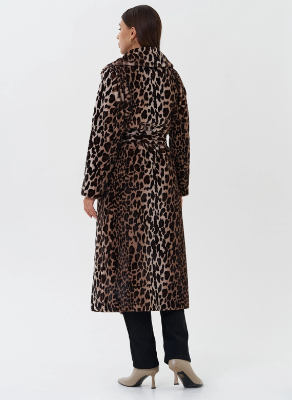 Пальто из эко меха с анималистичным принтом