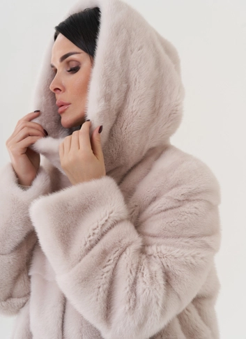 Шуба из норки с капюшоном 