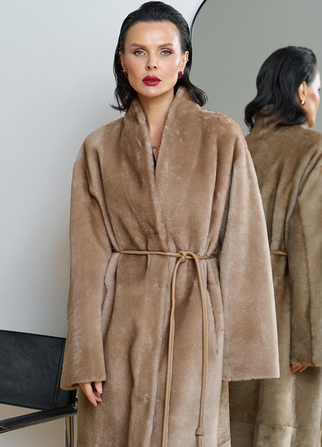 Двухсторонняя женская дубленка с декоративным поясом модель № 31632 в рассрочку