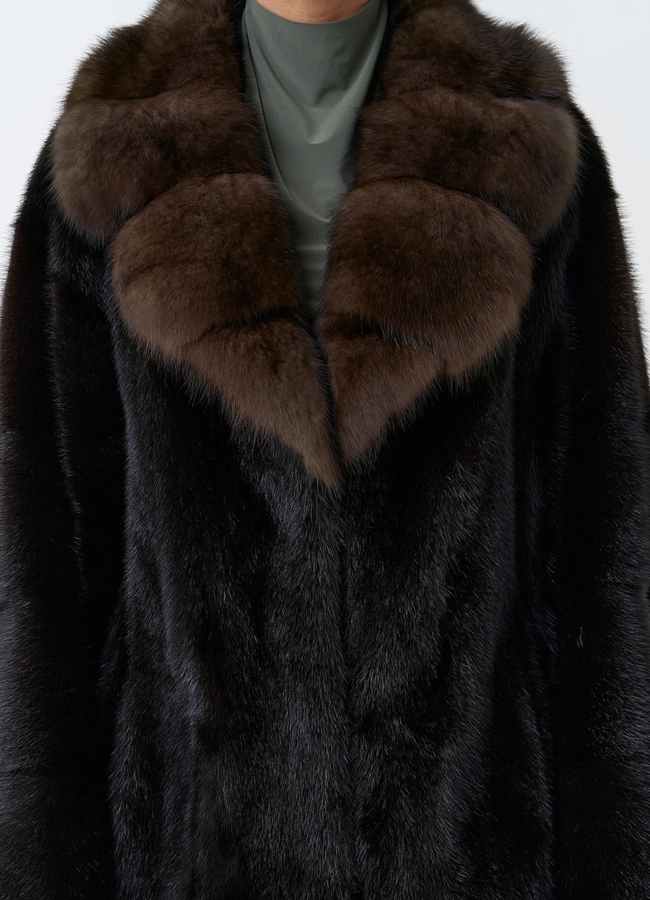 Шуба с воротником из меха куницы модель № 31197 универмаг малина