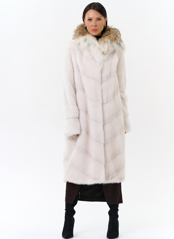 Светлая шуба с рысью