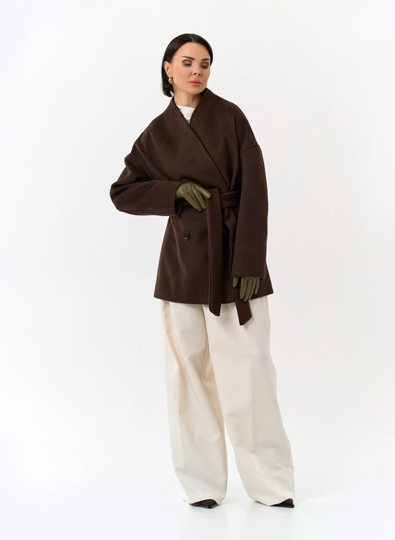 Женское укороченное пальто с поясом фото