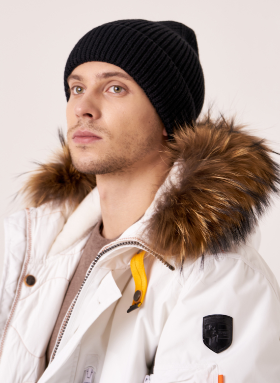 Шапка мужская черного цвета