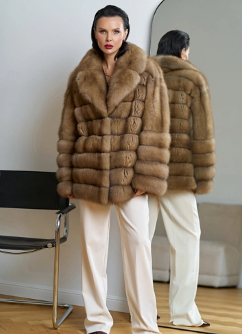 Женская шуба из куницы с английским воротником фото