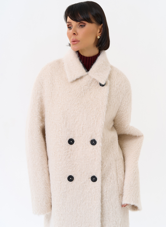 Утепленное женское пальто с английским воротником 