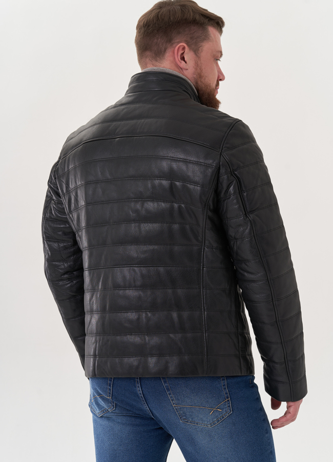 Мужская куртка из натуральной кожи черного цвета модель № 24368 в кредит